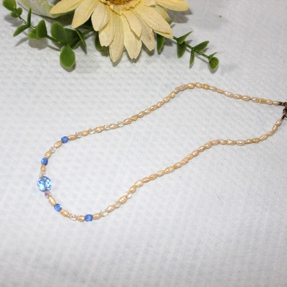 Handmade Women's Pearl & Beaded Necklace Handcrafted - Picture 3 of 9